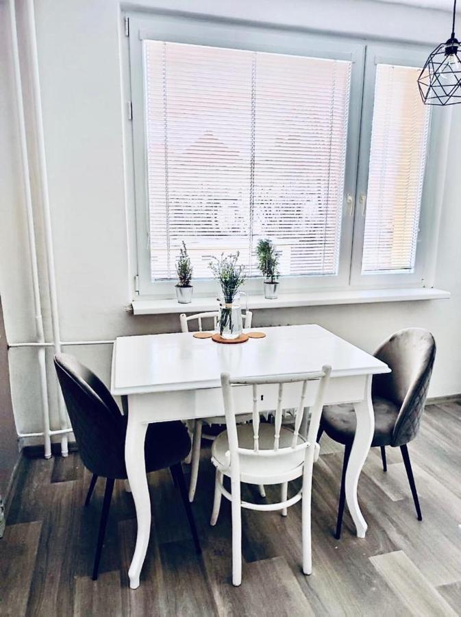 Apartman Domov Decin Luaran gambar